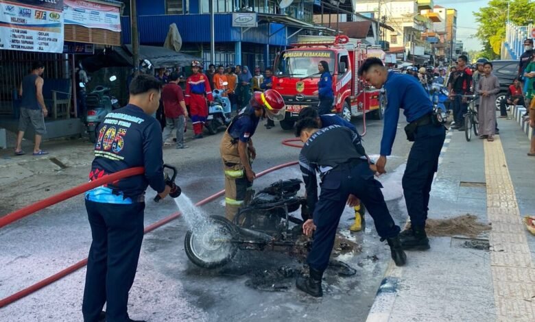 Warga Heboh, Motor Terbakar di Kawasan Water Front City Barito Utara Warga Heboh, Motor Terbakar di Kawasan Water Front City Barito Utara