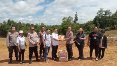 Dinas Pertanian Salurkan Bibit Jagung Unggul ke Kelompok Tani Binaan Polres Gunung Mas