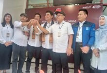 Shalahuddin-Felix Berjalan Kaki Mendaftar ke KPU Barito Utara