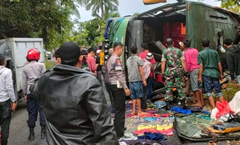 Tragedi Maut Bus ALS di Padang Panjang, Belasan Nyawa Melayang Tragedi Maut Bus ALS di Padang Panjang, Belasan Nyawa Melayang