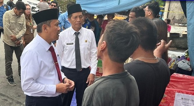 Pemkab Barito Utara Salurkan Bantuan Tunai dan Logistik kepada Korban Kebakaran Pemkab Barito Utara Salurkan Bantuan Tunai dan Logistik kepada Korban Kebakaran