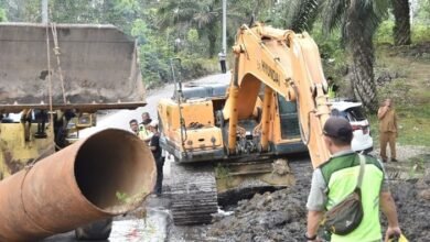 Indra Gunawan Instruksikan Perbaikan Jalan Rusak di Barito Utara Meski Jalan Nasional