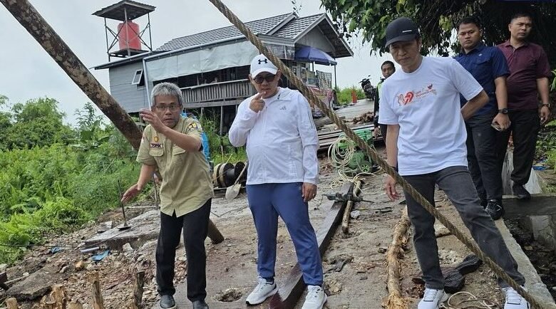 Pj Bupati Barito Utara Tinjau Jembatan Karang Jawa, Rencana Relokasi Warga Mulai Dimatangkan