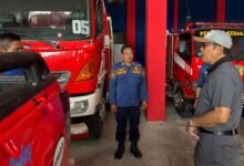 Indra Gunawan Tiba-tiba Datangi Damkar Barito Utara: “Saya Mau Pakai Seragam Damkar Juga”