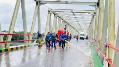 180 Personel Disdamkarmat Dikerahkan untuk Pembersihan Jalan Protokol di Barito Utara