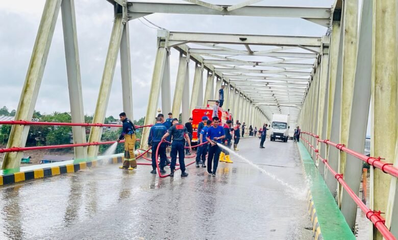 180 Personel Disdamkarmat Dikerahkan untuk Pembersihan Jalan Protokol di Barito Utara