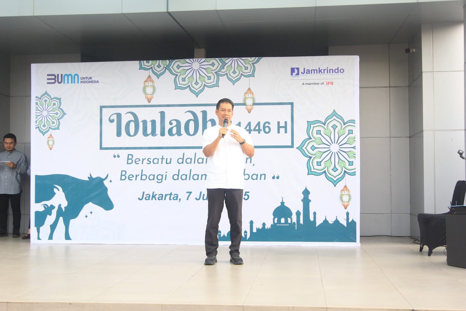 Perkuat Nilai Kebersamaan, Jamkrindo Donasikan Hewan Kurban untuk Masyarakat Perkuat Nilai Kebersamaan, Jamkrindo Donasikan Hewan Kurban untuk Masyarakat