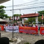Demo KPU Barito Utara, Masyarakat Desak Kajian Ulang Aturan Anggota DPRD Jadi Calon Bupati