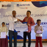 Jamkrindo Salurkan Ribuan Seragam dan Perangkat TIK untuk Dukung Pendidikan Berkualitas