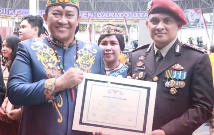 Kasat Resnarkoba Polres Barito Utara Terima Penghargaan Gubernur