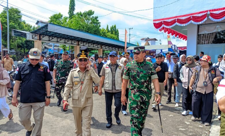 Pangdam Tanjungpura Tinjau Langsung PSU di Barito Utara Pangdam Tanjungpura Tinjau Langsung PSU di Barito Utara