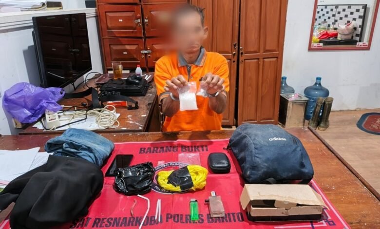 Kakek 50 Tahun Ditangkap Bawa Satu Ons Lebih Sabu Kakek 50 Tahun Ditangkap Bawa Satu Ons Lebih Sabu