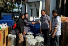 Dukung Kesejahteraan Nelayan, H. Nurul Anwar Serahkan Bantuan Alat Tangkap dan Pengolahan Ikan di Barito Utara