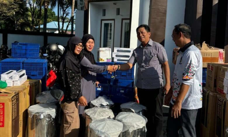 Dukung Kesejahteraan Nelayan, H. Nurul Anwar Serahkan Bantuan Alat Tangkap dan Pengolahan Ikan di Barito Utara
