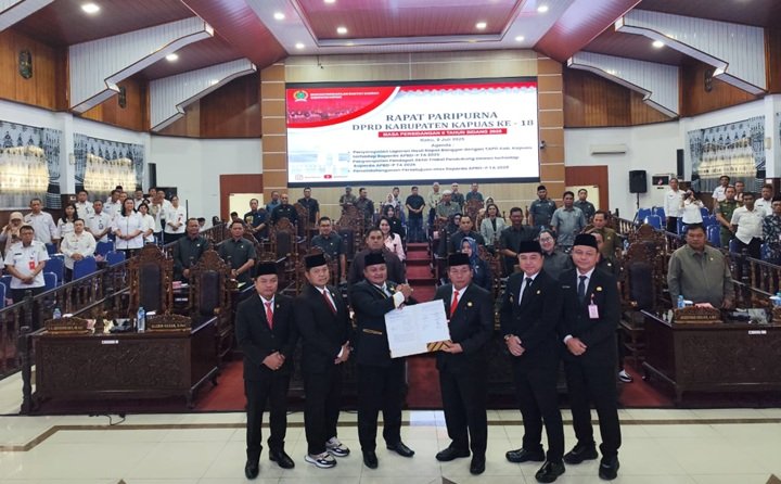 Rapat Paripurna DPRD Kapuas Bahas Tiga Agenda Penting, Termasuk Raperda APBD 2025