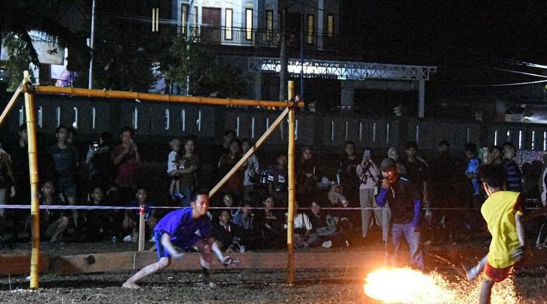 Sepak Sawut di Festival Budaya Iya Mulik Bengkang Turan