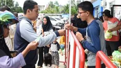 Masyarakat Barito Utara Dapatkan Paket Sembako Terjangkau di Pasar Murah