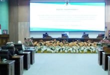 Pj Bupati Barito Utara Serahkan Pidato Pengantar Raperda Perubahan APBD 2025