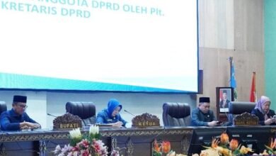 Pj Bupati Barito Utara Terima Pemandangan Umum Fraksi-Fraksi DPRD