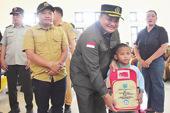 Ketua DPRD Kapuas Dukung Pemerataan Pendidikan Hingga Wilayah Pedalaman Ketua DPRD Kapuas Dukung Pemerataan Pendidikan Hingga Wilayah Pedalaman