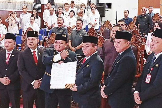 Raperda Perubahan APBD 2025 Kapuas Disetujui, Pemerintah dan DPRD Tandatangani Kesepakatan Raperda Perubahan APBD 2025 Kapuas Disetujui, Pemerintah dan DPRD Tandatangani Kesepakatan
