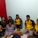 Laskar Muda Tabuan Kuning Beri Bantuan Sembako untuk Warga yang Sakit