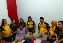 Laskar Muda Tabuan Kuning Beri Bantuan Sembako untuk Warga yang Sakit