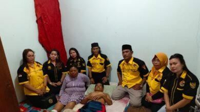 Laskar Muda Tabuan Kuning Beri Bantuan Sembako untuk Warga yang Sakit