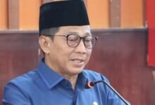 Heriyus Teken Keputusan DPRD dan Persetujuan Bersama Raperda APBD Perubahan 2025 di Paripurna ke-4