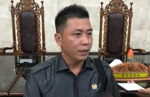 Rahmad Jainudin Kawal Aspirasi Warga Handiwung Masuk dalam Pembahasan APBD Kapuas Rahmad Jainudin Kawal Aspirasi Warga Handiwung Masuk dalam Pembahasan APBD Kapuas