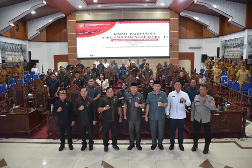 DPRD Kapuas Bahas Raperda Perubahan APBD 2025 DPRD Kapuas Bahas Raperda Perubahan APBD 2025