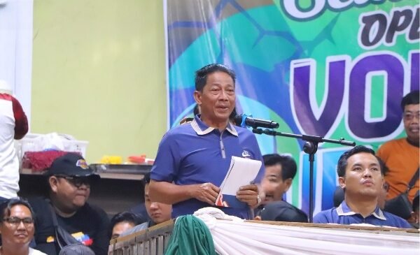 Antusiasme Warga Membludak, Bupati Janji Perluas GOR Tana Malai Tolung Lingu Antusiasme Warga Membludak, Bupati Janji Perluas GOR Tana Malai Tolung Lingu
