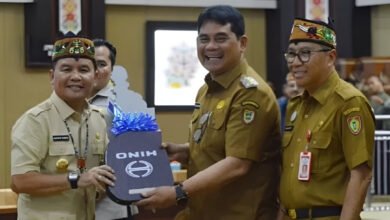 Kalteng Serahkan Hibah Alat Berat Pengelolaan Sampah Modern ke Barito Utara Kalteng Serahkan Hibah Alat Berat Pengelolaan Sampah Modern ke Barito Utara