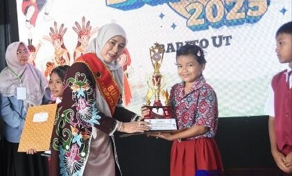 Festival Tunas Bahasa Ibu Bukti Barito Utara Raih ‘Ksatria Bahasa’ 2 Tahun Berturut-turut Festival Tunas Bahasa Ibu Bukti Barito Utara Raih ‘Ksatria Bahasa’ 2 Tahun Berturut-turut