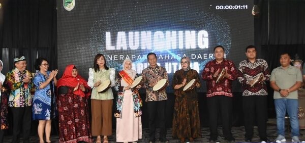 Wajib Tiap Awal Bulan, Bupati Barito Utara Instruksikan Penggunaan Bahasa Daerah di Sekolah untuk Pelestarian Budaya Wajib Tiap Awal Bulan, Bupati Barito Utara Instruksikan Penggunaan Bahasa Daerah di Sekolah untuk Pelestarian Budaya