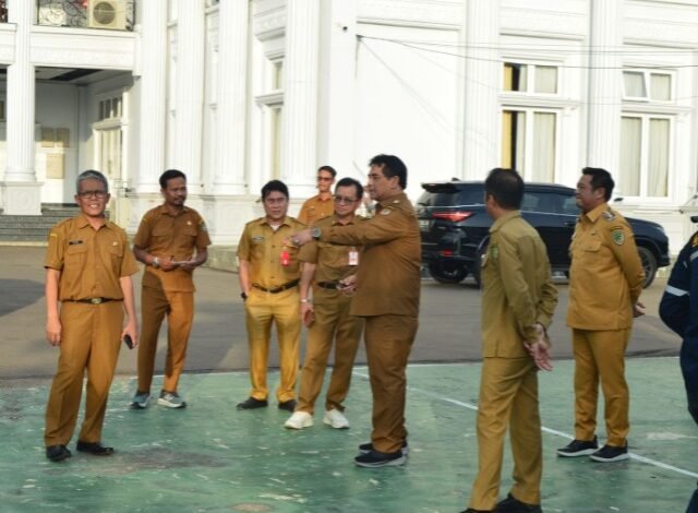 Di Tengah Padatnya Jadwal, Bupati Shalahuddin Tinjau Pembangunan Mushola Rumah Jabatan Di Tengah Padatnya Jadwal, Bupati Shalahuddin Tinjau Pembangunan Mushola Rumah Jabatan