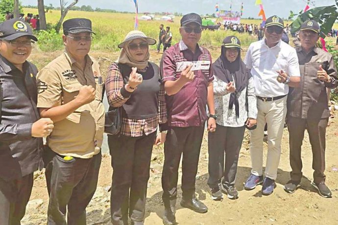 H. Fahmi Apresiasi Panen Raya Anjir Serapat Tengah H. Fahmi Apresiasi Panen Raya Anjir Serapat Tengah