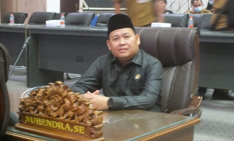 Dewan Desak ASN/PPPK Jadi Pelopor Kibarkan Bendera Merah Putih Sepanjang Agustus Dewan Desak ASN/PPPK Jadi Pelopor Kibarkan Bendera Merah Putih Sepanjang Agustus