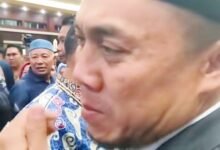 Momen Haru Anggota Dewan Menangis Saksikan Pelantikan Shalahuddin-Felix