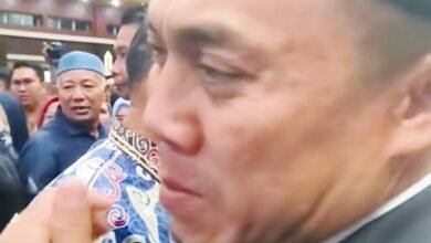 Momen Haru Anggota Dewan Menangis Saksikan Pelantikan Shalahuddin-Felix