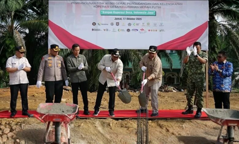 Bupati Barito Utara Pimpin Peletakan Batu Pertama Koperasi Merah Putih di Desa Bukit Sawit