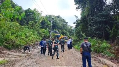 Terjebak di Simpang Jamut, Shalahuddin Janji Aspal Jalan