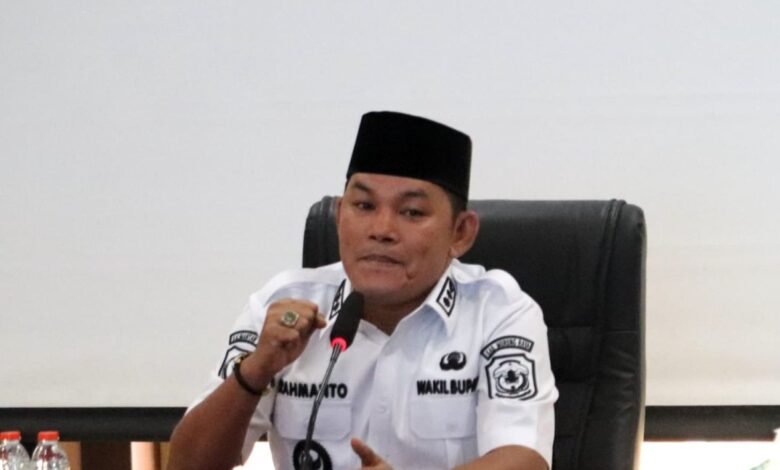 Rahmanto Pimpin Rapat Verifikasi Penerima Kartu Hebat Rahmanto Pimpin Rapat Verifikasi Penerima Kartu Hebat