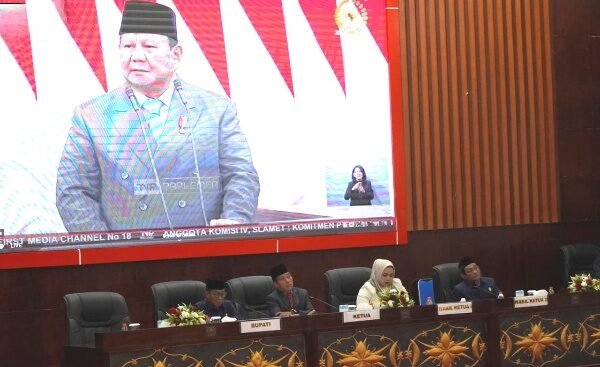 Bupati Heriyus dan Legislatif Dengarkan Pidato Kenegaraan Prabowo Bupati Heriyus dan Legislatif Dengarkan Pidato Kenegaraan Prabowo