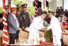 Pimpin Upacara HUT RI ke-80, Bupati Heriyus Ajak Seluruh Pihak Wujudkan Cita-Cita Bangsa