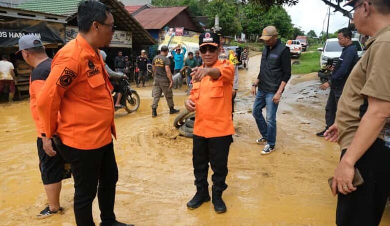 Bupati Murung Raya Imbau Masyarakat Hindari Jembatan Terdampak Longsor dan Banjir Bupati Murung Raya Imbau Masyarakat Hindari Jembatan Terdampak Longsor dan Banjir