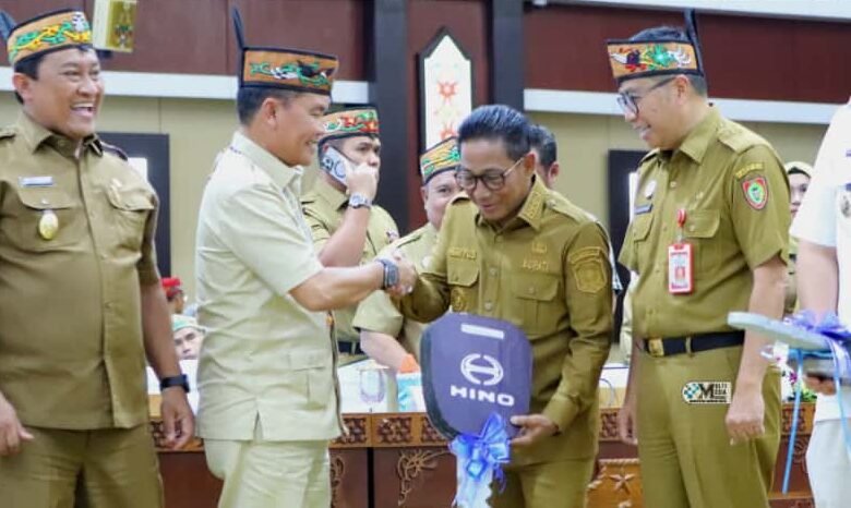 Bupati Heriyus Apresiasi Hibah Sarpras Sampah dari Gubernur Kalteng Bupati Heriyus Apresiasi Hibah Sarpras Sampah dari Gubernur Kalteng