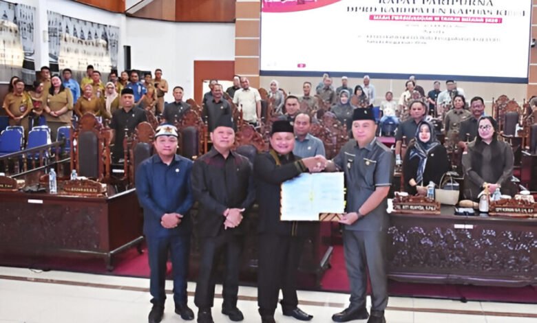 KUA-PPAS 2026 Disepakati, DPRD Kapuas Tegaskan Sinergi & Anggaran Untuk Kepentingan Rakyat KUA-PPAS 2026 Disepakati, DPRD Kapuas Tegaskan Sinergi & Anggaran Untuk Kepentingan Rakyat