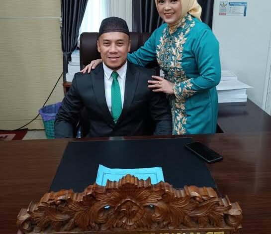 Dewan Sampaikan Apresiasi dan Ucapan Terima Kasih untuk Indra Gunawan Dewan Sampaikan Apresiasi dan Ucapan Terima Kasih untuk Indra Gunawan