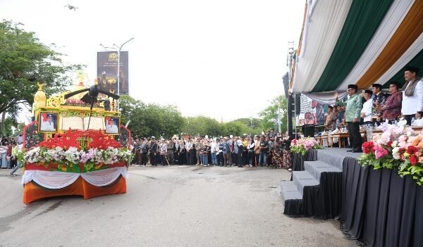 Bupati Heriyus Motivasi Kafilah Murung Raya di Pawai Taaruf MTQH Kalteng